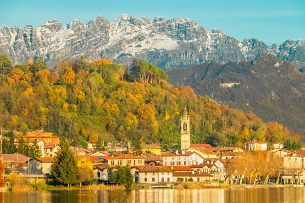 PUSIANUS AND THE RESEGON The village of Pusiano, on the shores of the lake of the same name, with Mount Resegone in the background in the light of the sunset. lombardy stock pictures, royalty-free photos & images