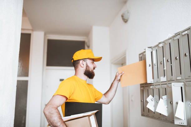 Person Getting Mail 50+ Person Putting Mail In Mailbox Stock Photos, Pictures & Royalty ...