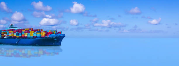 kontenerowy statek towarowy maersk line na kanale panamskim. - panama canal panama canal panama city zdjęcia i obrazy z banku zdjęć