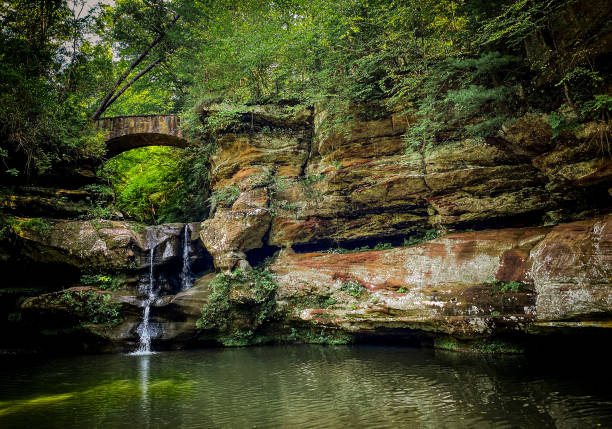 жизнь может быть фантазией приключения - grotto falls стоковые фото и изображения