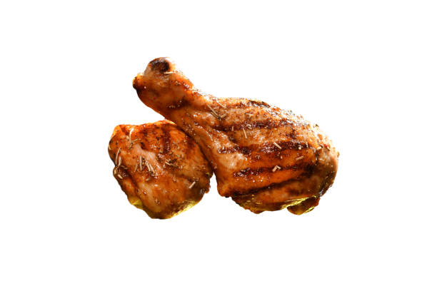 흰색 배경에 고립 된 그릴 로스트 바베큐 치킨 다리 - chicken thighs 뉴스 사진 이미지