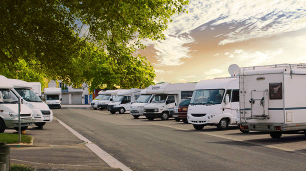 Motorhome parking Shot at 18/135, 200 iso, f 10, 1/160 second mobile home stock pictures, royalty-free photos & images