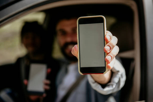 man and woman approaching mobile app - approaching imagens e fotografias de stock