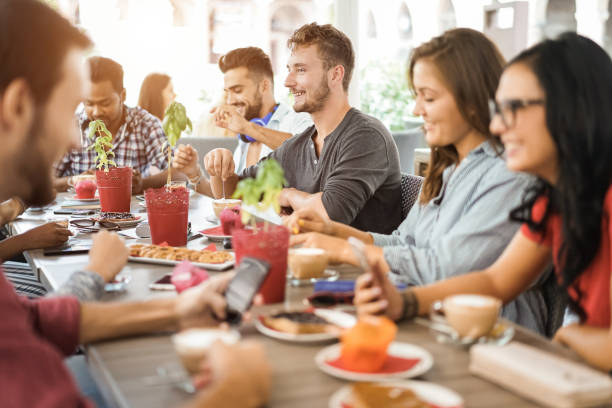 istock Young people eating brunch and drinking smoothies at bar restaurant - Focus on right man face 1313635587