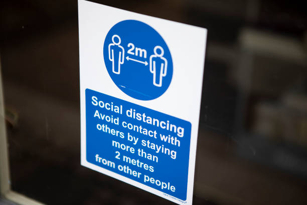 istock Social distancing sign on a store window 1313636795