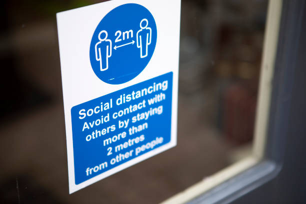 istock Social distancing sign on a store window 1313636814