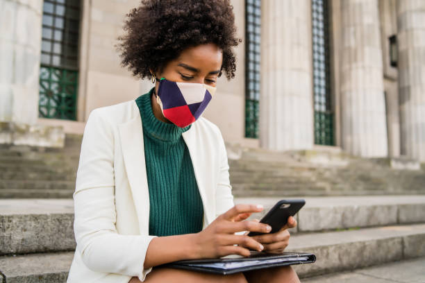 istock Business woman using her mobile phone outdoors. 1313644096