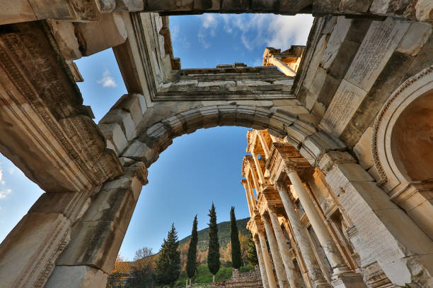 остатки римского города эфес, турция - celsius library стоковые фото и изображения