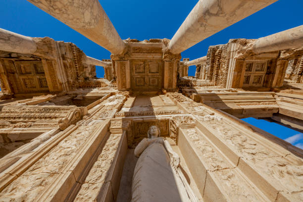 остатки ри�мского города эфес, турция - celsius library стоковые фото и изображения