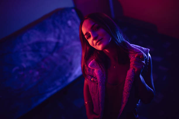 istock Beautiful woman in retro wave 1313647215