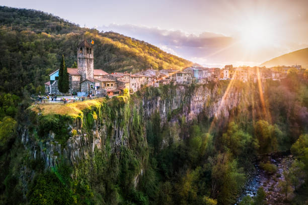 aerial view of medieval village castellfollit de la roca - spain gerona architecture building exterior imagens e fotografias de stock