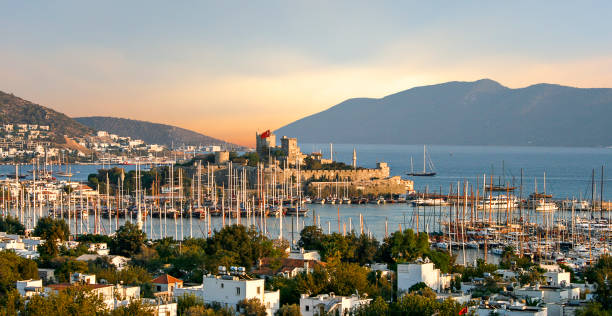 ferienort bodrum in der türkei - provinz mugla stock-fotos und bilder