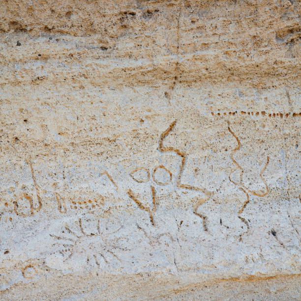 petroglyph point w: lava beds national monument in california, united states - lava beds national monument zdjęcia i obrazy z banku zdjęć