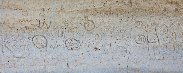 petroglyph point al lava beds national monument in california, stati uniti - lava beds national monument foto e immagini stock