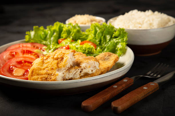 istock Fried fish with salad. Pexe Frito Brasileiro. 1313740965