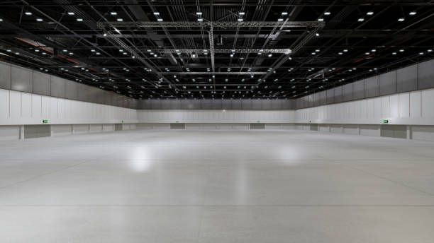 istock Empty exhibition center with truss. backdrop for exhibition stands.3d render. 1313820049