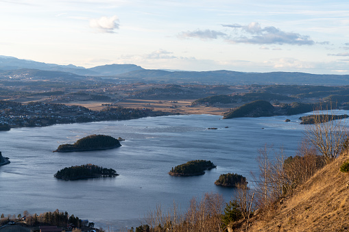 Steinsfjorden, una rama del lago Tyrifjorden situado en Buskerud, Noruega. Vista desde Kongens Utsikt (Royal View) photo