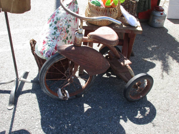istock Open Vintage Market,Ca 1313915824