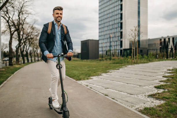 istock Attractive casual business man getting to work 1313915923