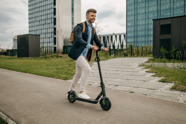 istock Attractive casual business man getting to work 1313915925