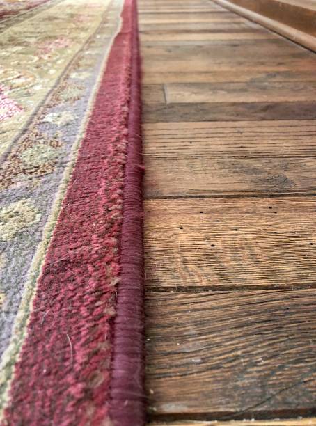 istock Rug and hardwood 1313916073