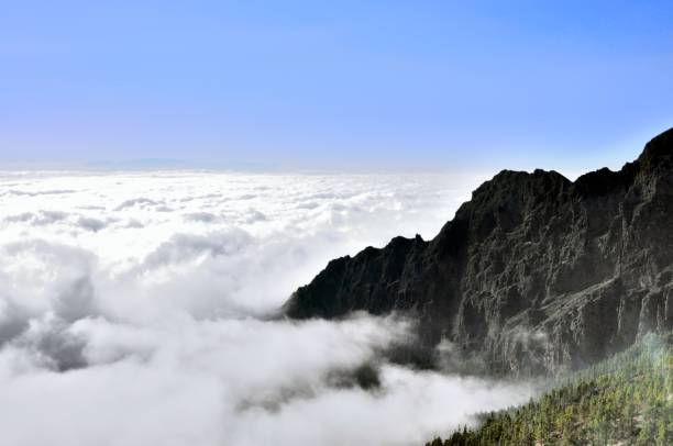 parco nazionale del teide sopra le nuvole - tenerife spain national park may foto e immagini stock