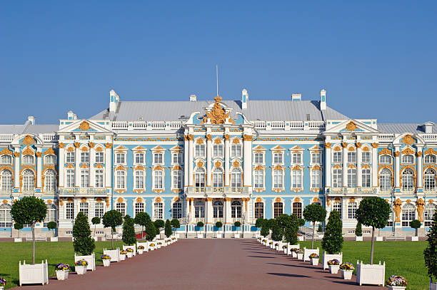 fachada principal de la histórica palacio de caterina - san petersburgo fotografías e imágenes de stock