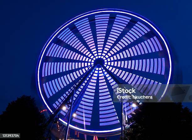 Azul Girar Rodagigante - Fotografias de stock e mais imagens de Anoitecer - Anoitecer, Ao Ar Livre, Arte, Cultura e Espetáculo