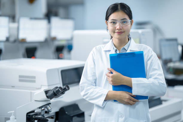 istock Laboratory technician, Asian medical technicians work in private laboratories. 1313962432
