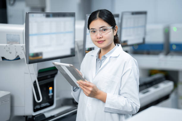 istock Laboratory technician, Asian medical technicians work in private laboratories. 1313962454