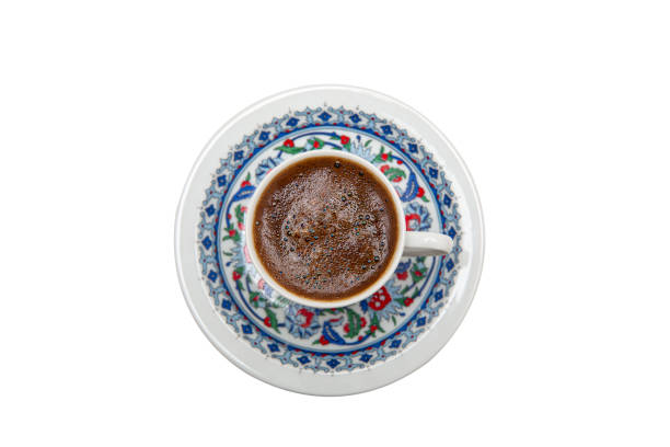 beyaz arka plan üzerinde türk kahvesi - türk kahvesi stok fotoğraflar ve resimler