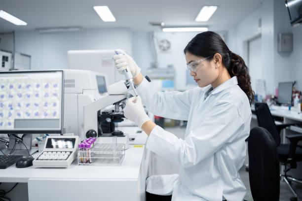 istock Laboratory technician, Asian medical technicians work in private laboratories. 1313962599