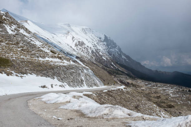 istock Sibillini mountains, on a day in early spring 1313977669