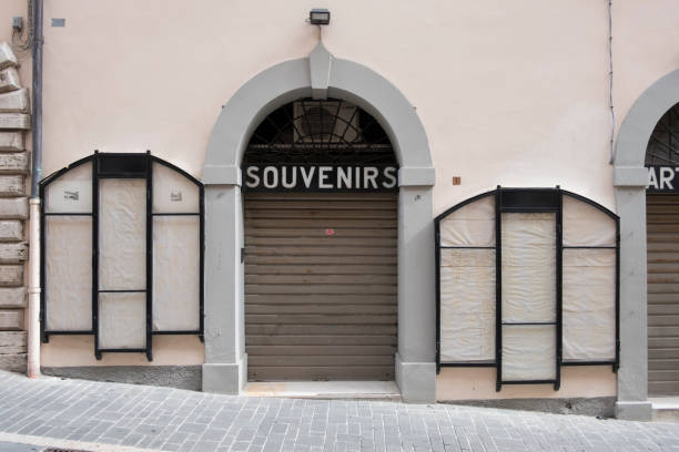 istock Souvenir shop closed for crisis 1313977762