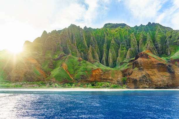 побережье напали кауаи - hawaii islands mountain kauai sea стоковые фото и изображения