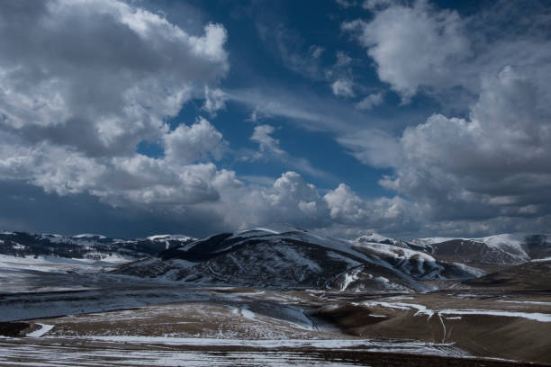 istock Sibillini mountains, on a day in early spring 1313978070