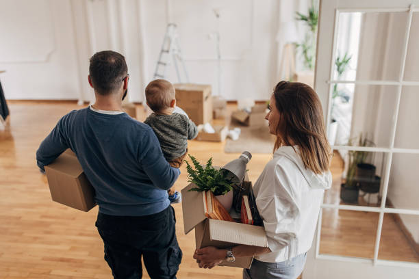istock Family in arriving their new home 1313979110