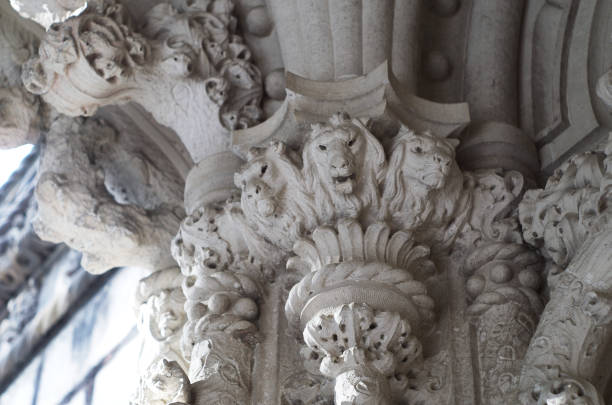 ゴシック様式のアーチの柱の装飾 - archicture ストックフォトと画像