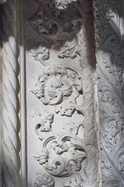 ゴシック様式のアーチの柱の装飾 - archicture ストックフォトと画像