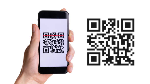 scan-zahlung. handhalten mobile smartphone-bildschirm für zahlung zu zahlen, scannen barcode-technologie mit qr-code-scanner auf digitalen smartphone. online-rechnungszahlungskonzept. - bar code medicine healthcare and medicine label stock-fotos und bilder