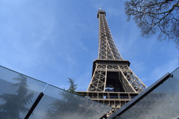 эйфелева башня - paris france eiffel tower architecture france стоковые фото и изображения