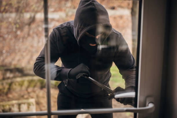 istock Robber trying to brake in house 1314018333