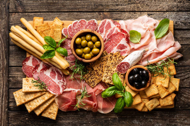 закуски с различными антипасти - antipasto prosciutto italian culture ham стоковые фото и изображения