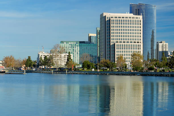 сан-диего - набережные небоскребы - san diego bay san diego california skyline waterfront стоковые фото и изображения