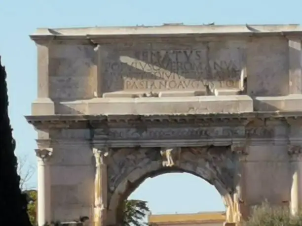 Triumphal arch in Rome with a limited facade an eye-catcher