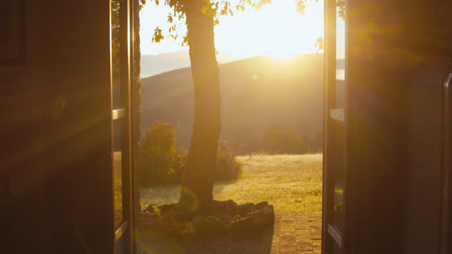 SLO MO Open door of a holiday villa at the Tuscany region