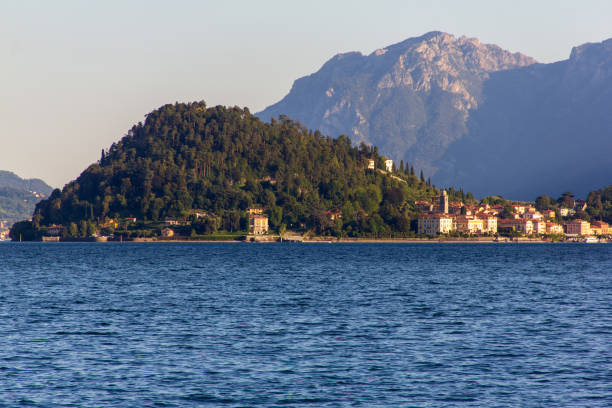 bellagio de mennagio au-dessus du lac côme, italie dans le jour d’été. - mennagio photos et images de collection