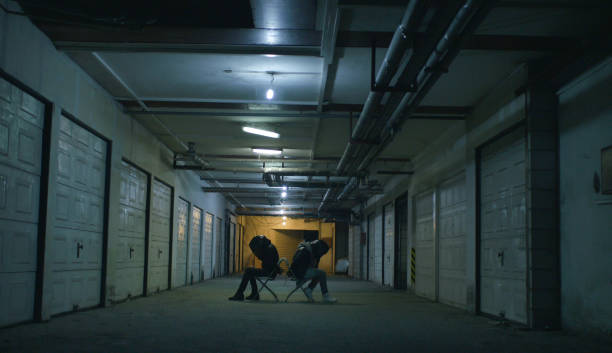 dos hombres secuestrados en escondite mafioso, corrupción y concepto criminal - hiding fear business men fotografías e imágenes de stock