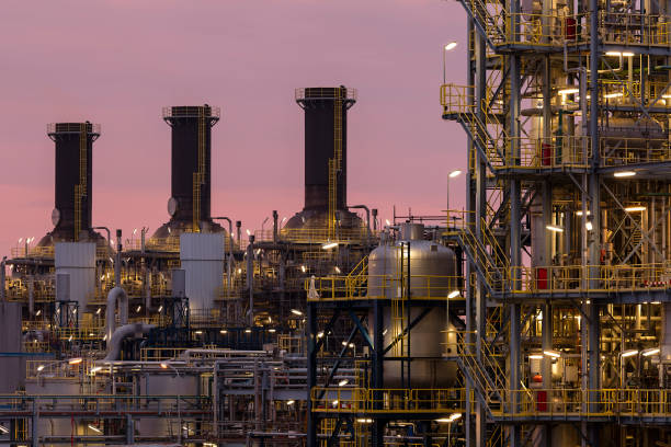 istock Modern Petrochemical Plant Illuminated at Dusk 1314081873