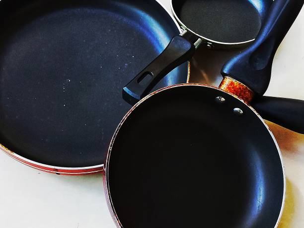 istock Non-stick teflon skillet 1314095006